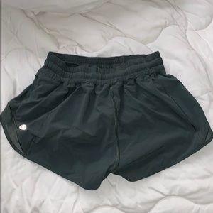 lululemon hotty hot shorts 2.5inch